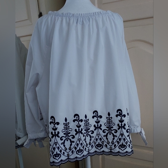 XXL (20) Casual Blouse On/Off Shoulder w Embroidered Cutout Bottom NWT - Picture 2 of 5